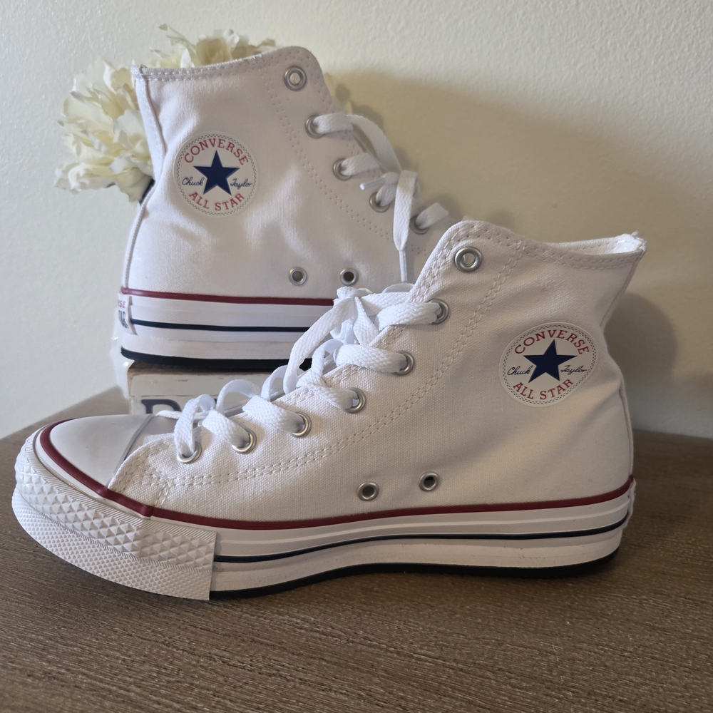 New-Converse Chuck Taylor All Star High Top Sneakers Womens Size 5.5-